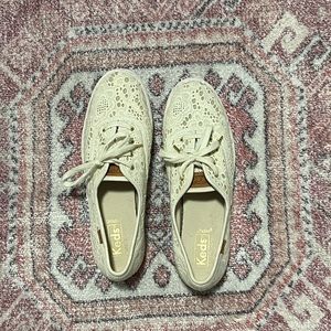Lace eyelet keds
